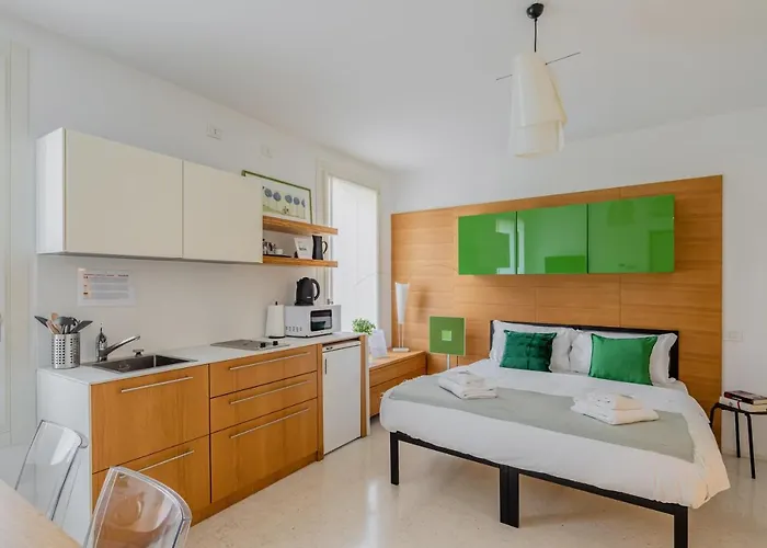 Hospital Giustinianeo & University - Cozy Studio!